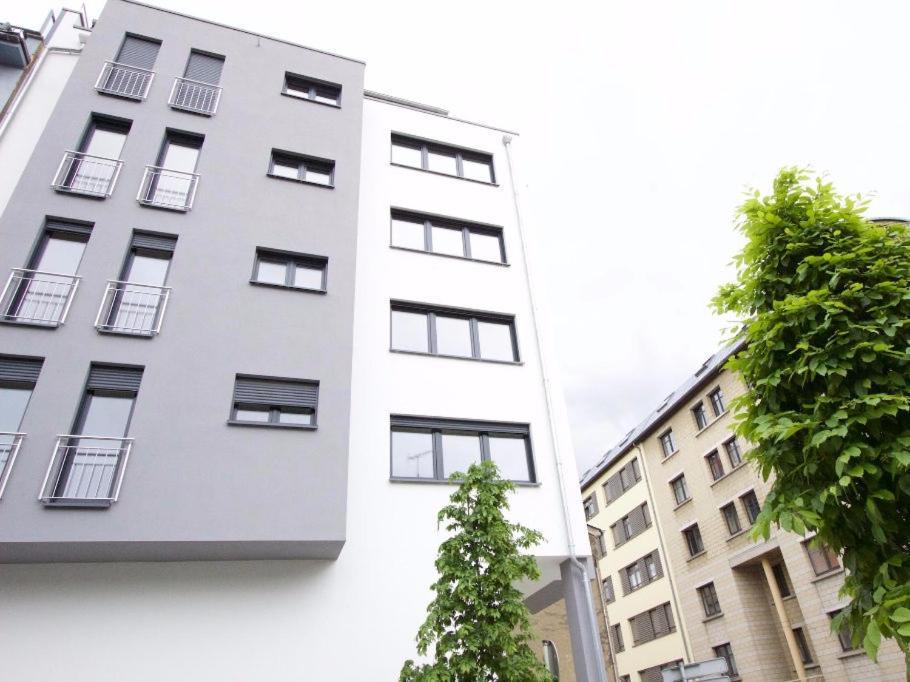 Elegant - Steps From Train Station Appartement *