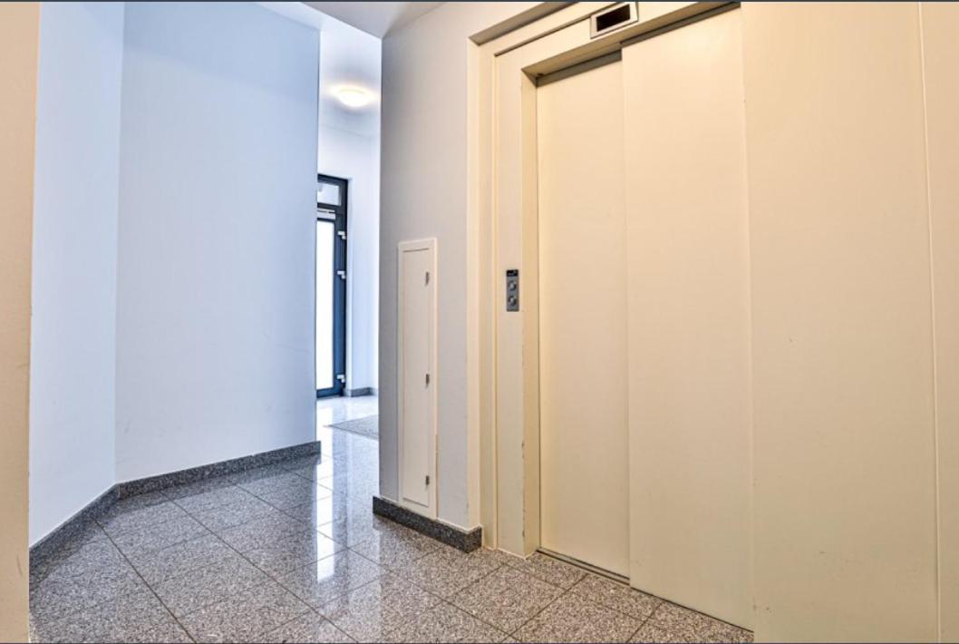 Elegant - Steps From Train Station Appartement *