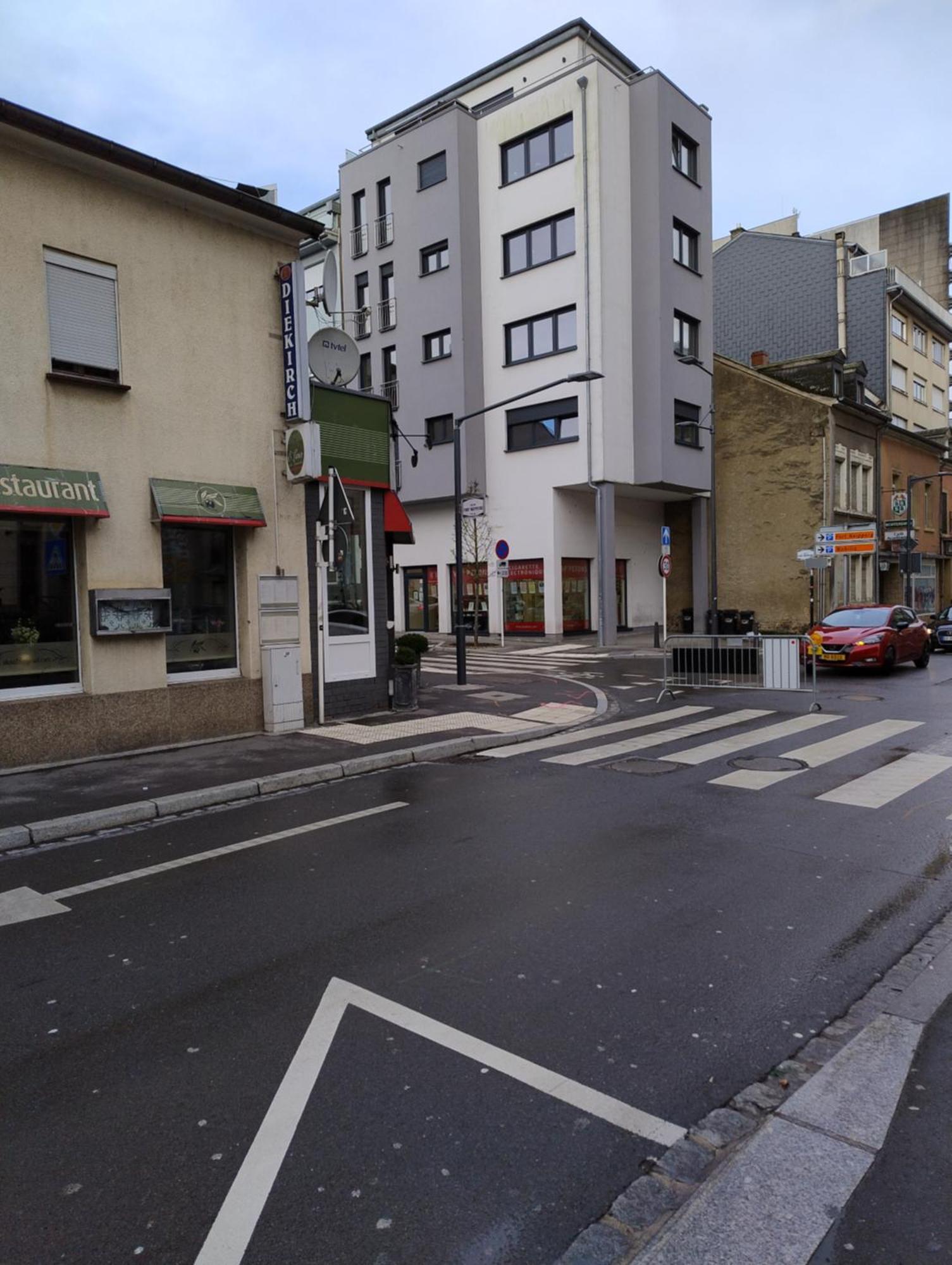 Elegant - Steps From Train Station Appartement *