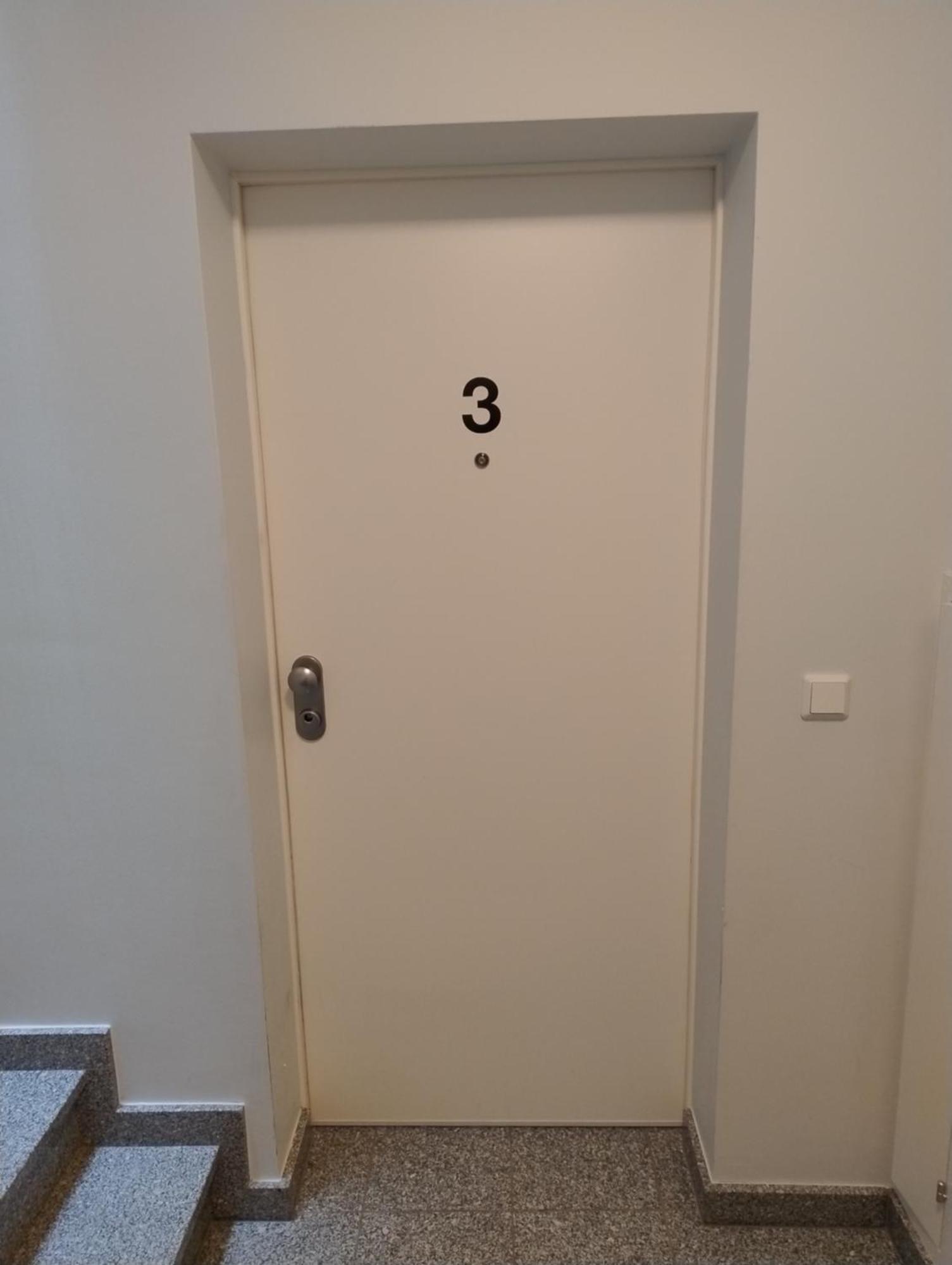 Elegant - Steps From Train Station Appartement